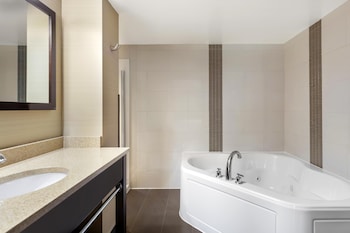 Suite, 1 King Bed, Non Smoking, Jetted Tub