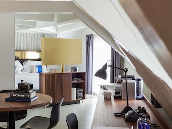 Deluxe Studio Suite, 1 King Bed