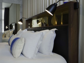 Superior Room, 1 King Bed