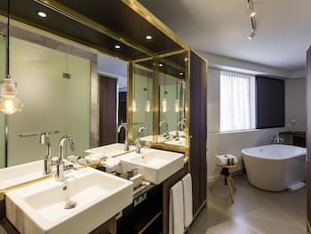 Deluxe Studio Suite, 1 King Bed