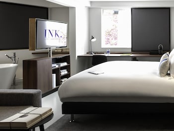 Deluxe Studio Suite, 1 King Bed