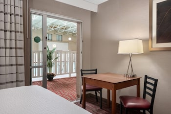 Room, 2 Queen Beds, Non Smoking, Poolside