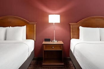 Room, 2 Queen Beds, Accessible, Non Smoking (Mobility, Roll-In Shower)