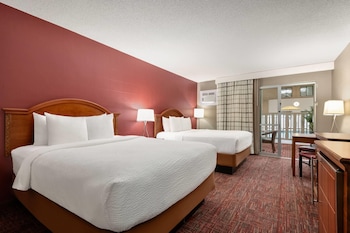 Room, 2 Queen Beds, Non Smoking, Poolside