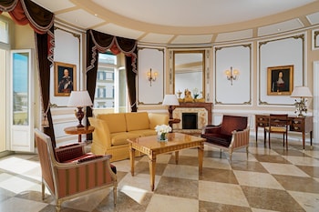Suite, 1 King Bed