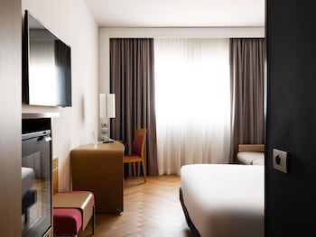 Standard Room, 1 King Bed with Sofa bed