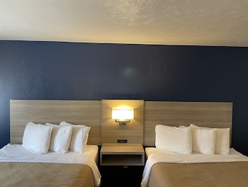 Room, 2 Queen Beds, Smoking
