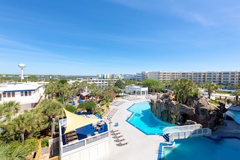 Junior Suite, Multiple Beds, Pool View
