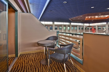 Standard Room, 1 King Bed (Atrium View)