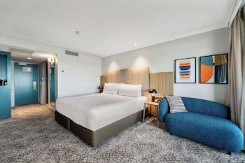 Standard Room, 1 Queen Bed (Walk in Shower)