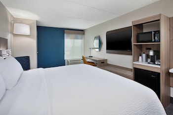 Standard Room, 1 King Bed (Walk-In Shower)