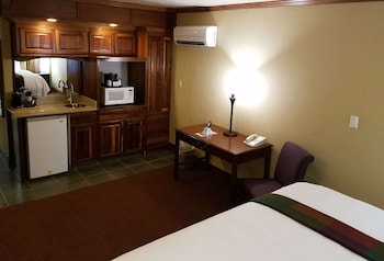 Honeymoon Suite, 1 King Bed, Non Smoking, Jetted Tub