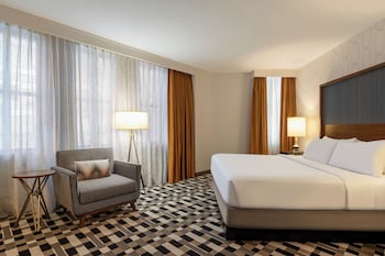 Junior Suite, 1 King Bed, Balcony, Pool View