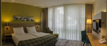 Standard Room, 1 Queen Bed