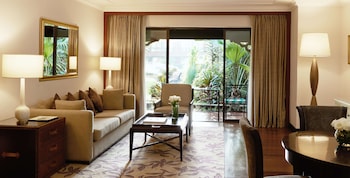 Norfolk Signature Suite with King Bed