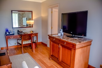 Norfolk Signature Suite with King Bed