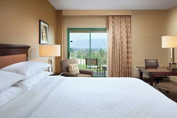 Club Room, 1 King Bed, Balcony