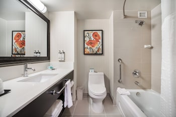 Standard Room, 1 Queen Bed (High Floor)