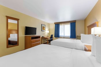 Standard Room, 2 Queen Beds, Non Smoking, Refrigerator & Microwave