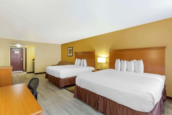 Standard Room, Multiple Beds, Non Smoking, Microwave (Oversized Room)
