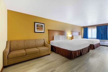 Standard Room, Multiple Beds, Non Smoking, Microwave (Oversized Room)