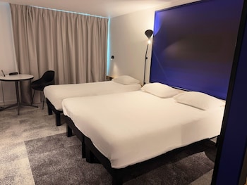 Room, Multiple Beds
