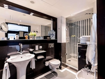 Suite, 1 King Bed, Terrace (Opera)