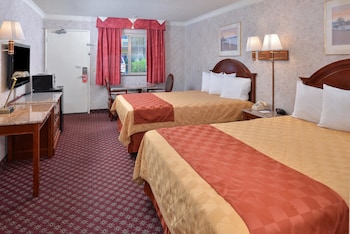 Room, 2 Queen Beds, Smoking