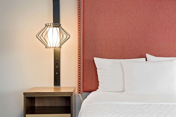 Room, 1 King Bed, Non Smoking (North Building)