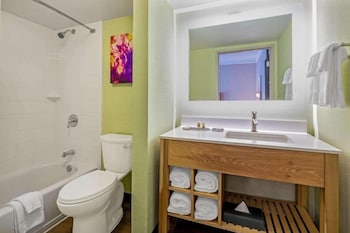 Room, 2 Queen Beds, Non Smoking (North Building)