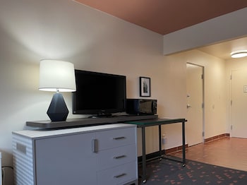 Standard Room, 1 King Bed, Accessible Bathtub (Communications, Mobility)