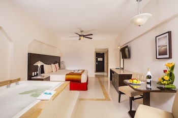 Crown Room, Ocean View (Club Level /Tina Hidromasaje)
