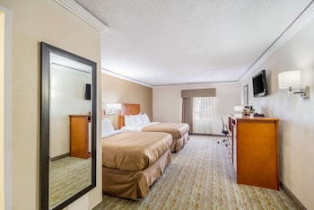 Room, 2 Queen Beds, Accessible, Non Smoking