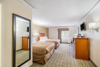 Room, 2 Queen Beds, Accessible, Non Smoking