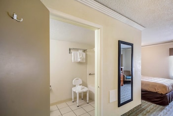 Room, 2 Queen Beds, Accessible, Non Smoking