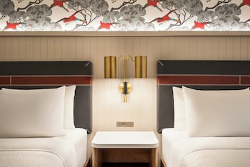 Standard Room, 2 Queen Beds (Atrium View)