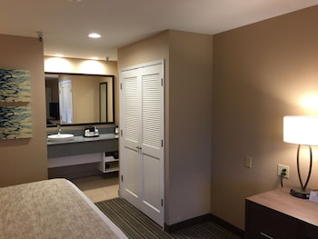 Standard Room, 2 Queen Beds, Non Smoking, Refrigerator