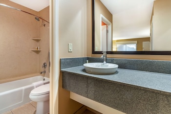 Standard Room, 1 King Bed, Non Smoking, Refrigerator