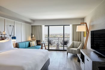 Room, 1 King Bed, Balcony (Hearing Accessible)