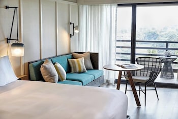 Room, 1 King Bed, Balcony (Hearing Accessible)
