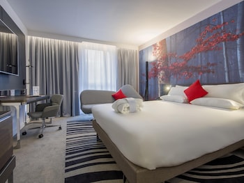 Deluxe Room, 1 Queen Bed with Sofa bed