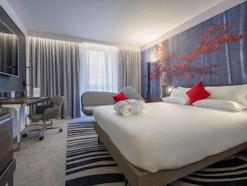Deluxe Room, 1 Queen Bed with Sofa bed