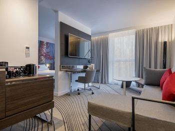 Junior Suite, 1 Queen Bed with Sofa bed