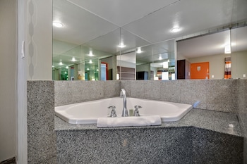 Deluxe Room, 1 King Bed, Jetted Tub