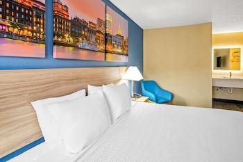 Room, 1 Queen Bed, Non Smoking (First Floor)