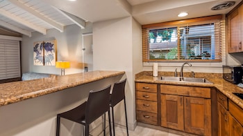 Suite, 1 King Bed, Accessible, Kitchen (with Sofabed, Full Kitchen)