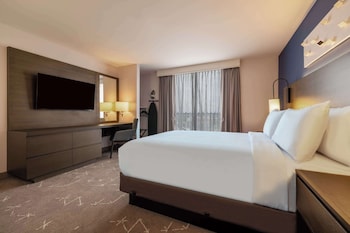Suite, 1 King Bed, Accessible, Non Smoking