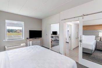 Premium Room, 1 King Bed, Accessible (Communications)