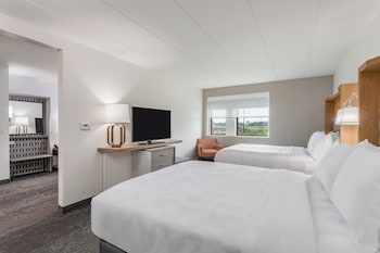 Suite, 2 Queen Beds, Accessible (Communications)