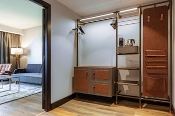 Suite, 1 Bedroom, Lake View (Panoramic)
